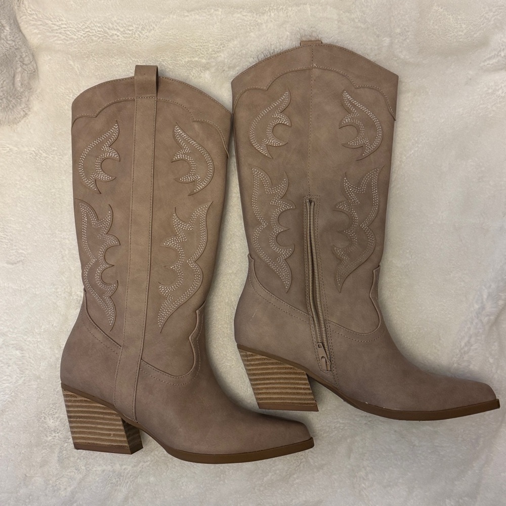 DV Dolce Vita Stylish Tan Western Boots for Women